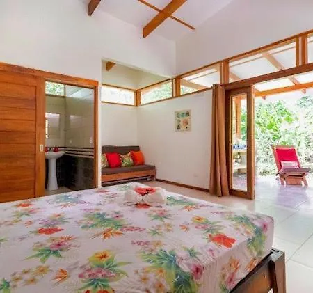 Peace Garden Spacious Bungalows- A Walk To The Beach Cocles Exterior photo